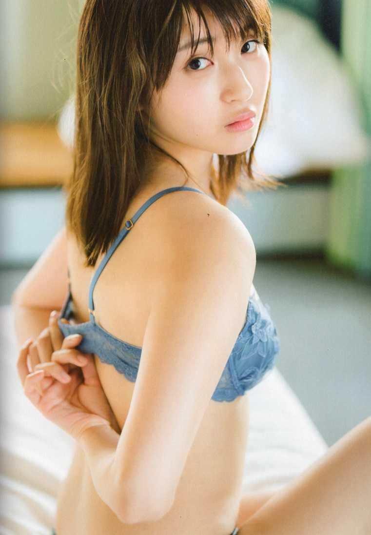 Amazon.co.jp: 初版帯付 セブンネット限定表紙 井上小百合 写真集 存在